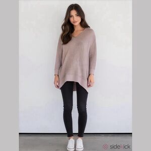 Uchuu Montreal Ribbed V Neck Sweater